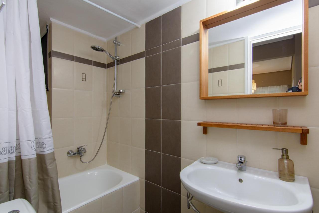 Apt 48, Cozy Apartment In Kalamata City Center Bagian luar foto